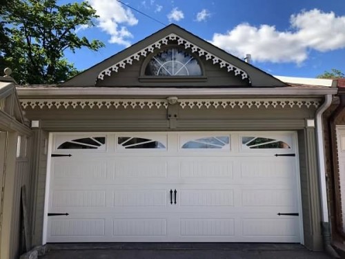 Model 5000 Long Carriage Style Garage Doors