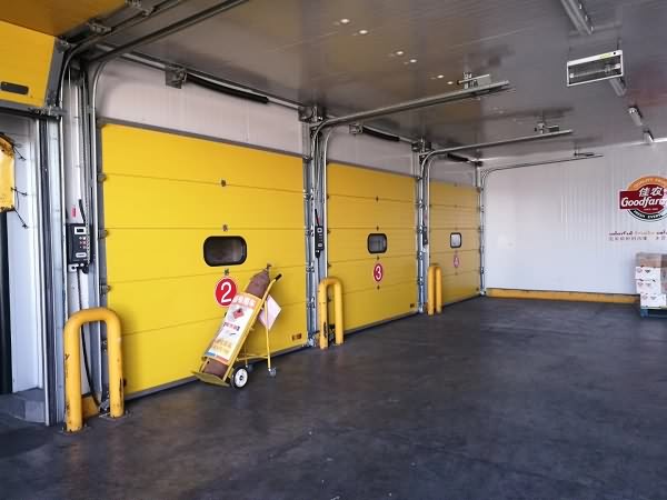 21-Commercial-Sectional-Overhead-Garage-Door-Standard-Lift